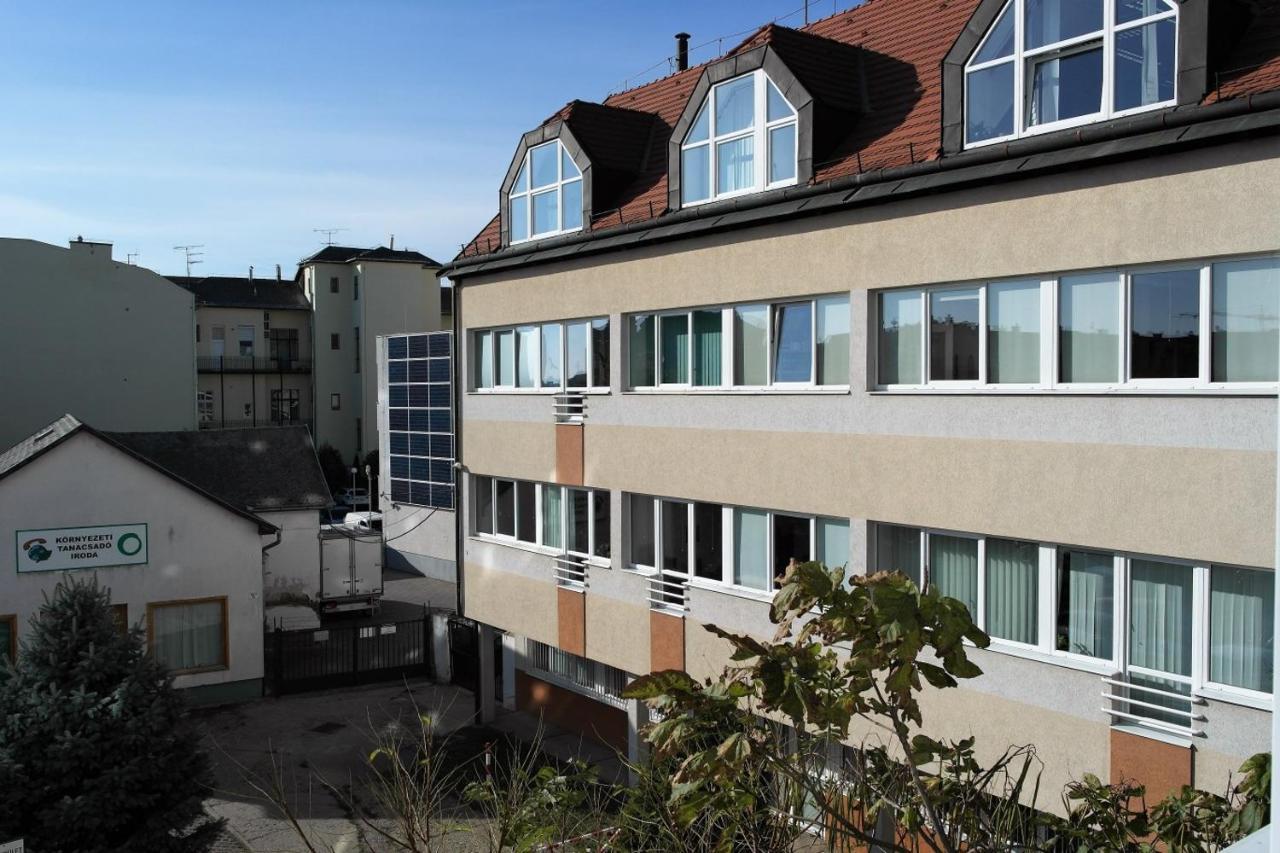 Center One Apartman Дебрецен Экстерьер фото